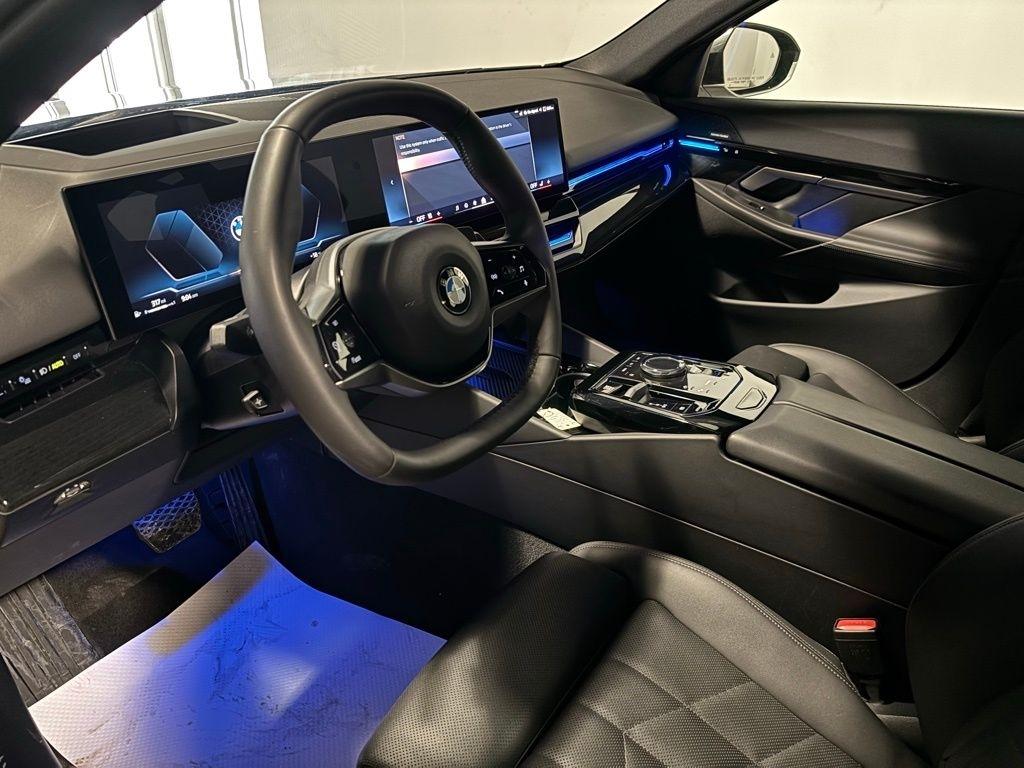 BMW 5-Series 530i xDrive 2025