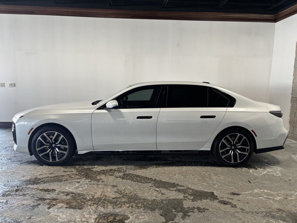 BMW 7-Series 740i xDrive 2025