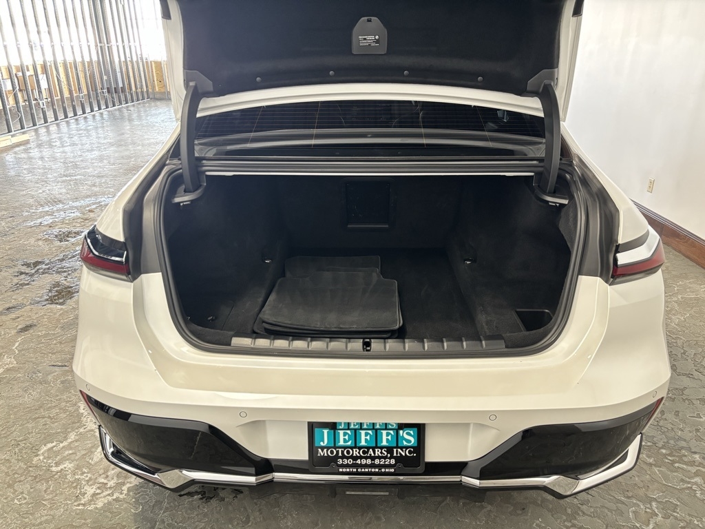 BMW 7-Series 740i xDrive 2025