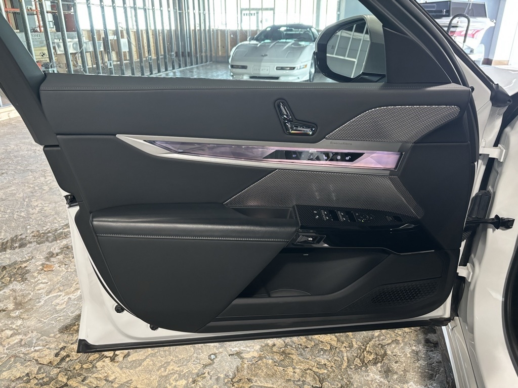 BMW 7-Series 740i xDrive 2025