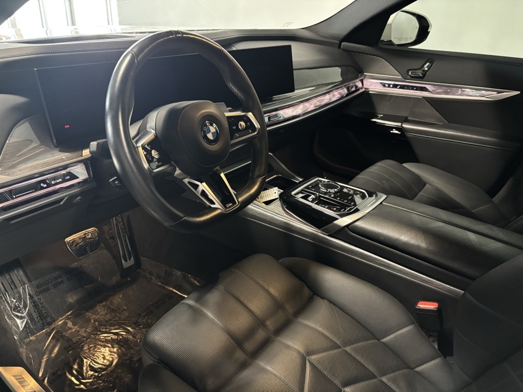 BMW 7-Series 740i xDrive 2025