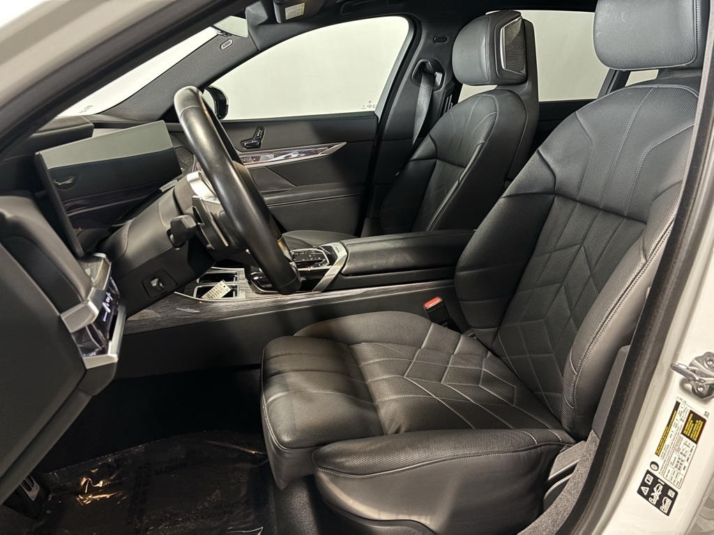 BMW 7-Series 740i xDrive 2025