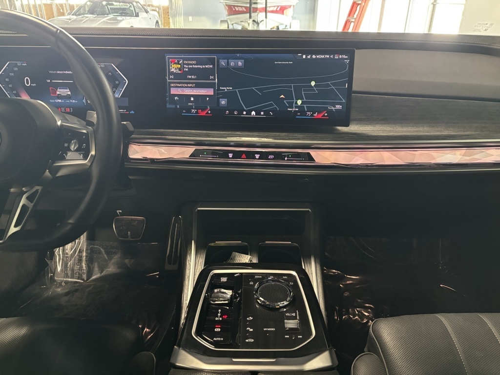 BMW 7-Series 740i xDrive 2025