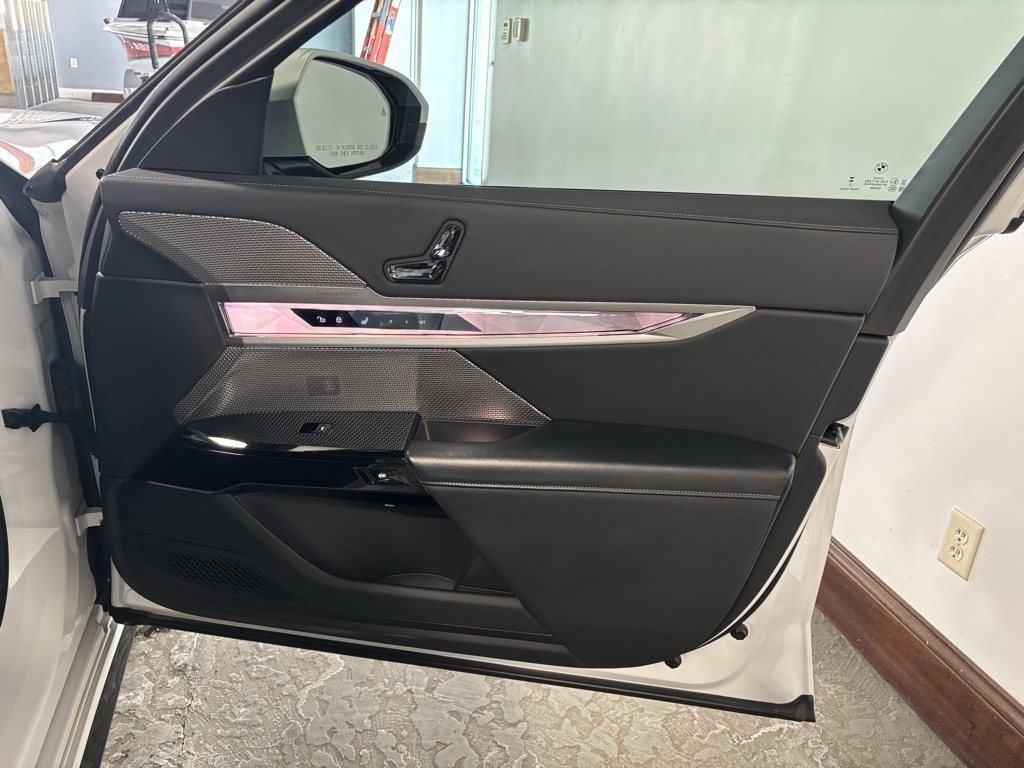 BMW 7-Series 740i xDrive 2025