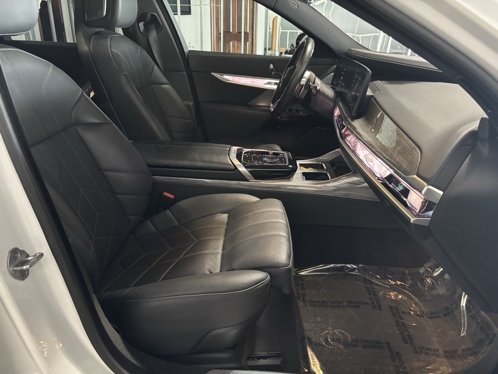 BMW 7-Series 740i xDrive 2025