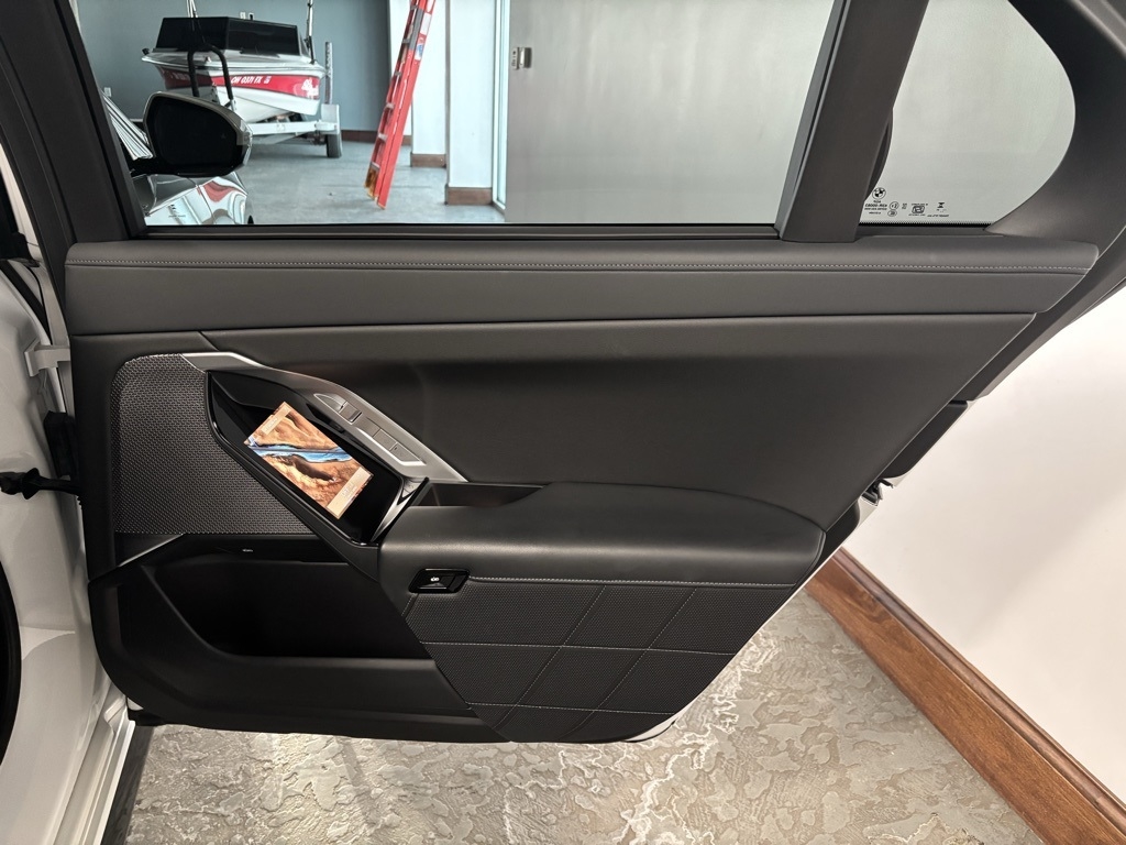 BMW 7-Series 740i xDrive 2025