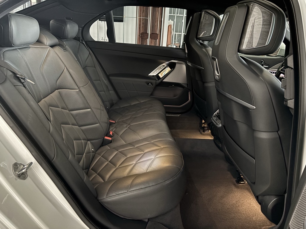 BMW 7-Series 740i xDrive 2025