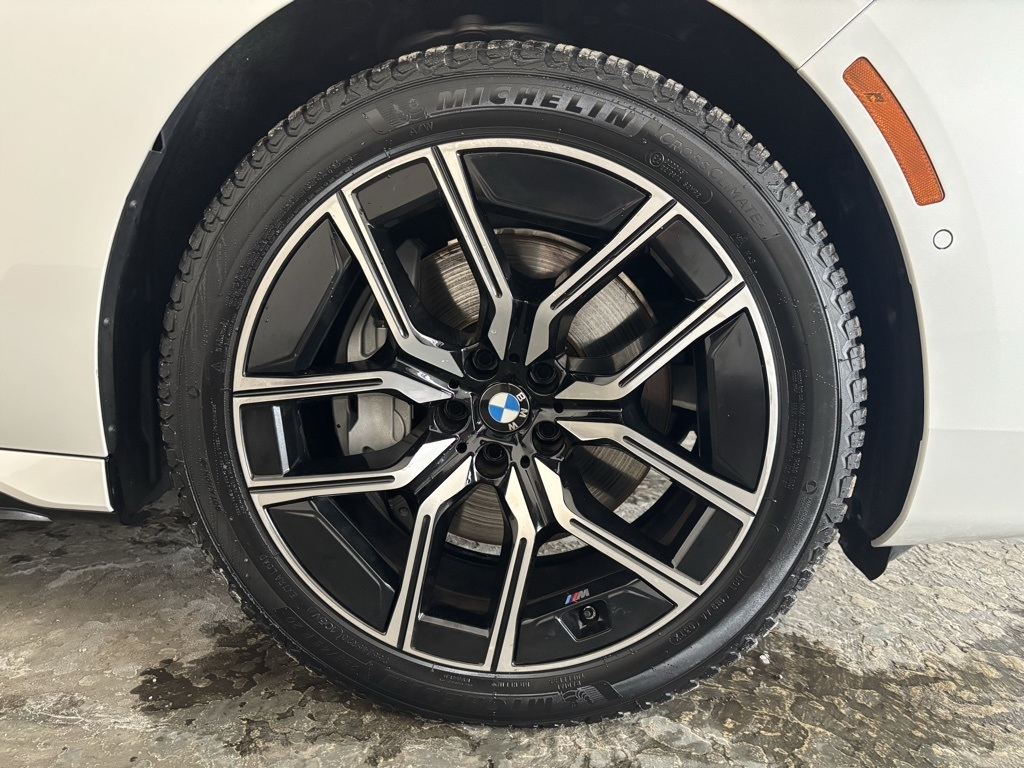 BMW 7-Series 740i xDrive 2025