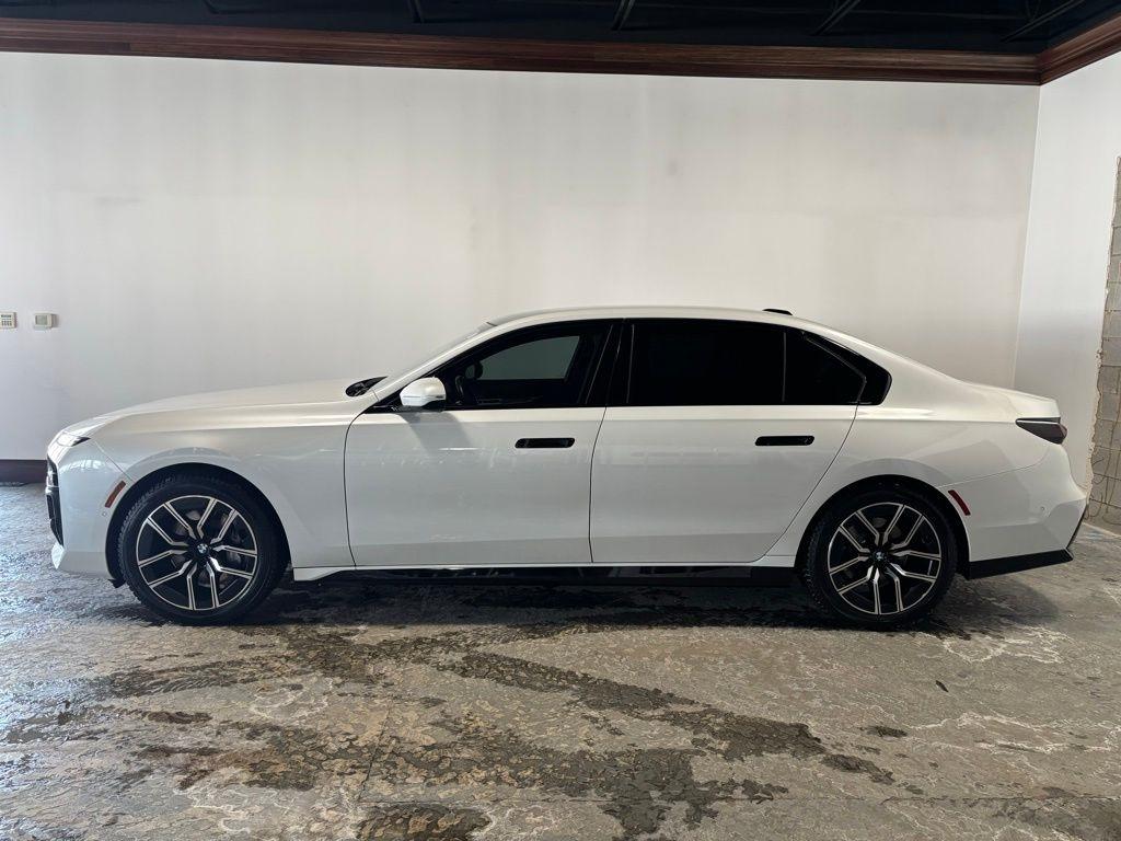 BMW 7-Series 740i xDrive 2025