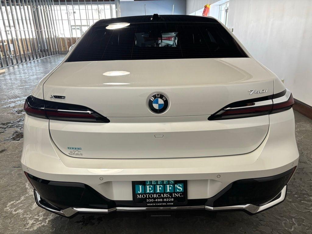 BMW 7-Series 740i xDrive 2025