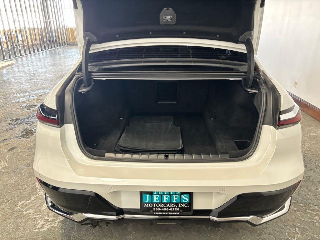 BMW 7-Series 740i xDrive 2025