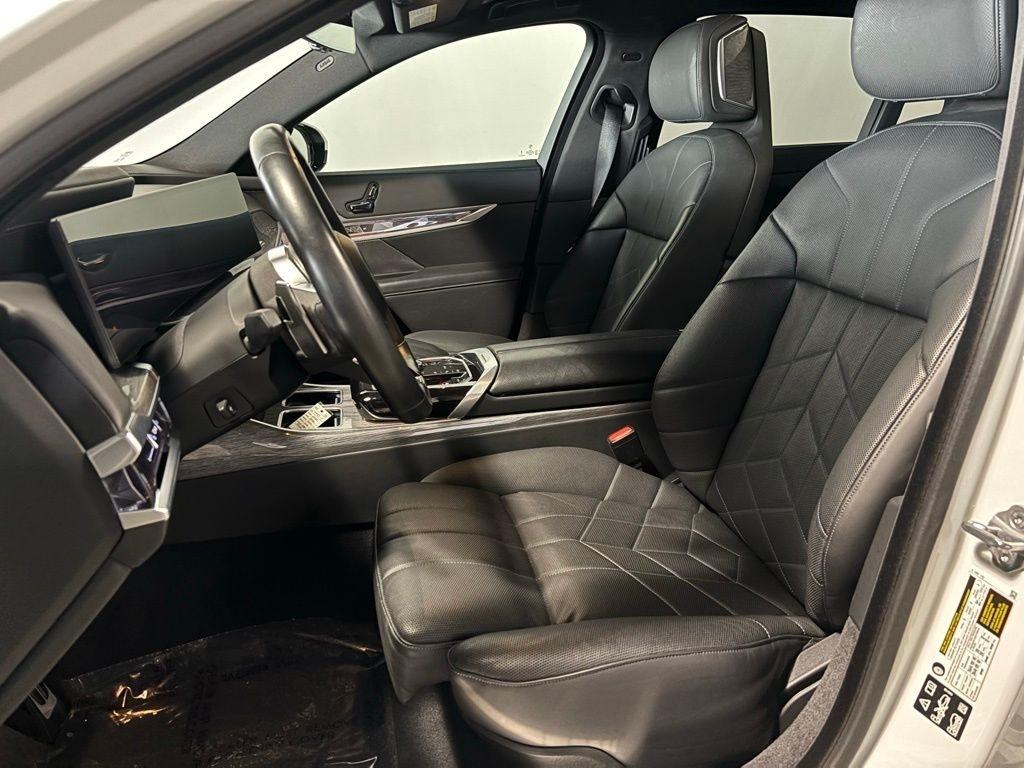 BMW 7-Series 740i xDrive 2025