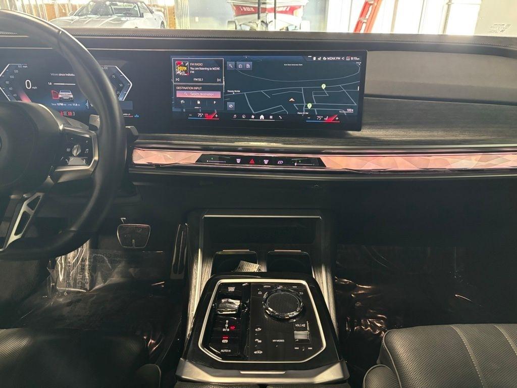 BMW 7-Series 740i xDrive 2025