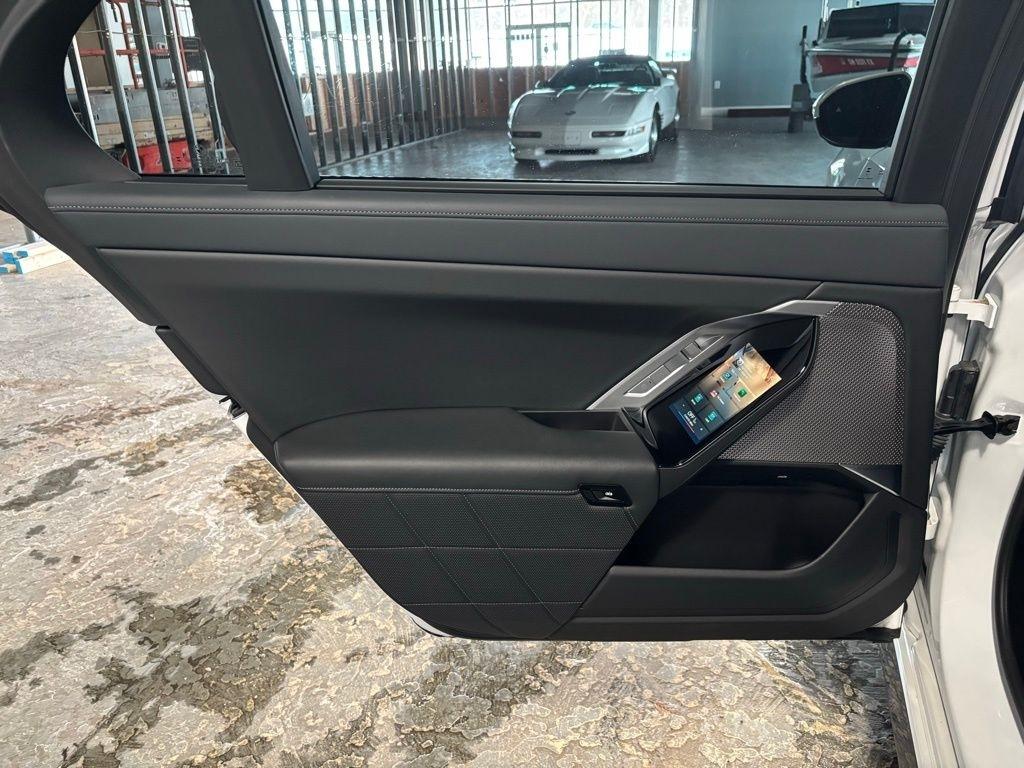 BMW 7-Series 740i xDrive 2025