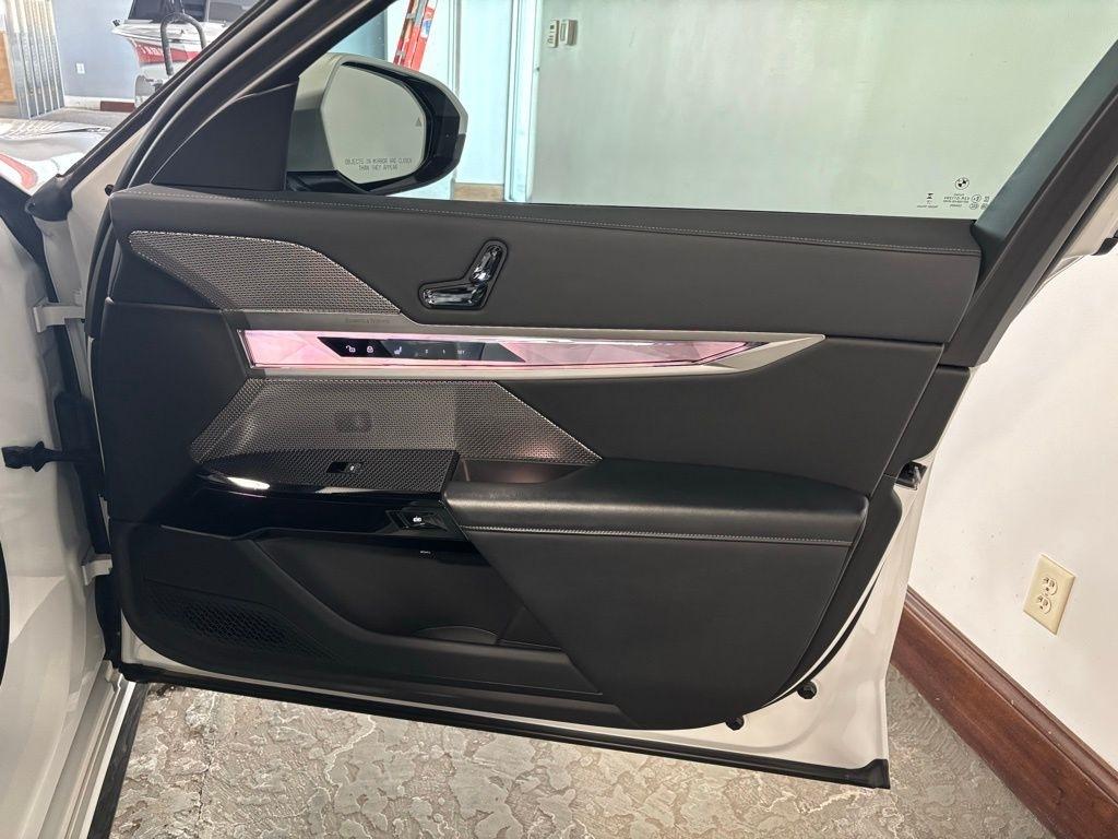 BMW 7-Series 740i xDrive 2025