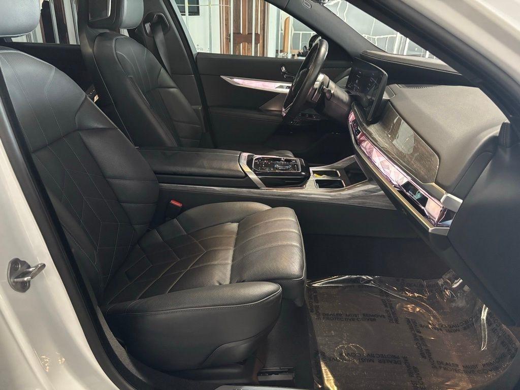 BMW 7-Series 740i xDrive 2025