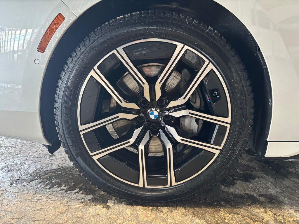 BMW 7-Series 740i xDrive 2025