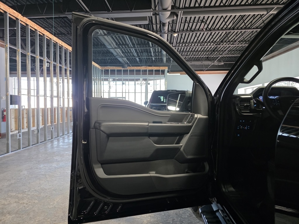 Ford F-150 Lariat SuperCrew 5.5-ft. Bed 4WD 2023