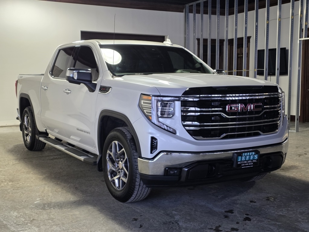 GMC Sierra 1500 SLT Crew Cab 4WD 2023