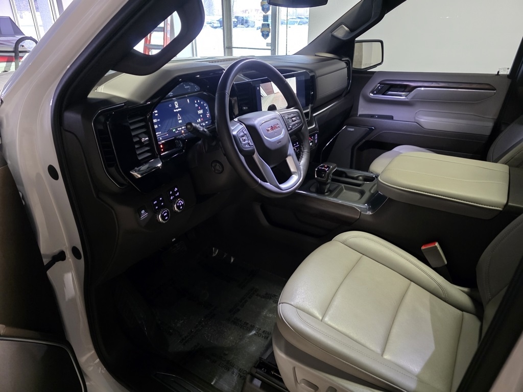 GMC Sierra 1500 SLT Crew Cab 4WD 2023