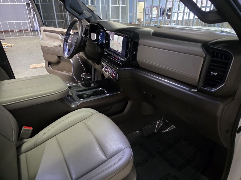 GMC Sierra 1500 SLT Crew Cab 4WD 2023