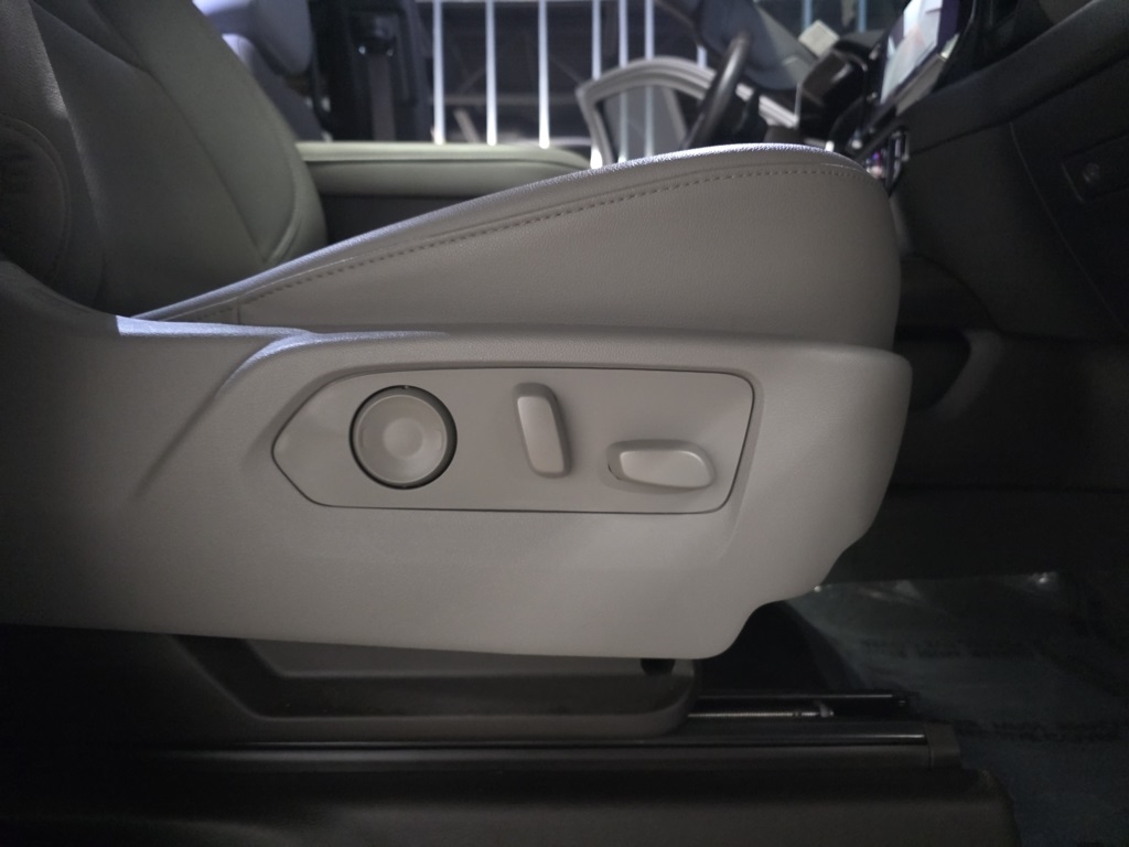 GMC Sierra 1500 SLT Crew Cab 4WD 2023