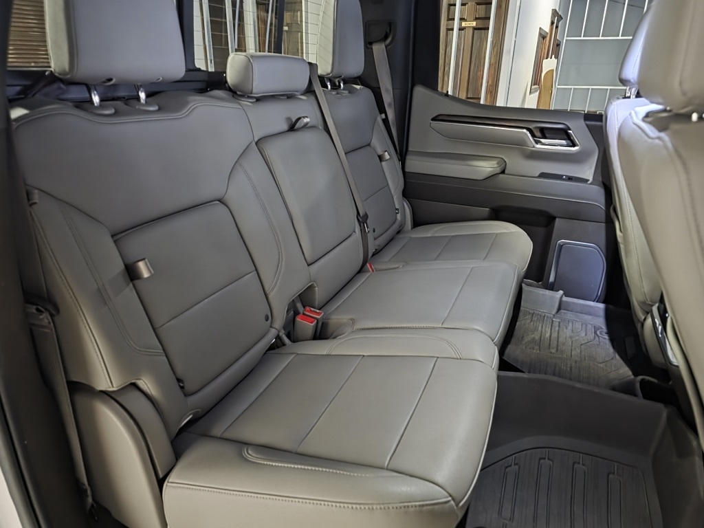 GMC Sierra 1500 SLT Crew Cab 4WD 2023