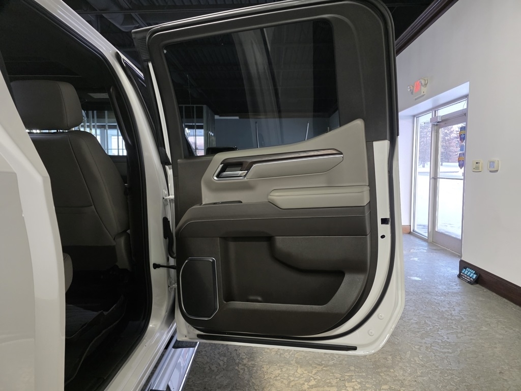 GMC Sierra 1500 SLT Crew Cab 4WD 2023