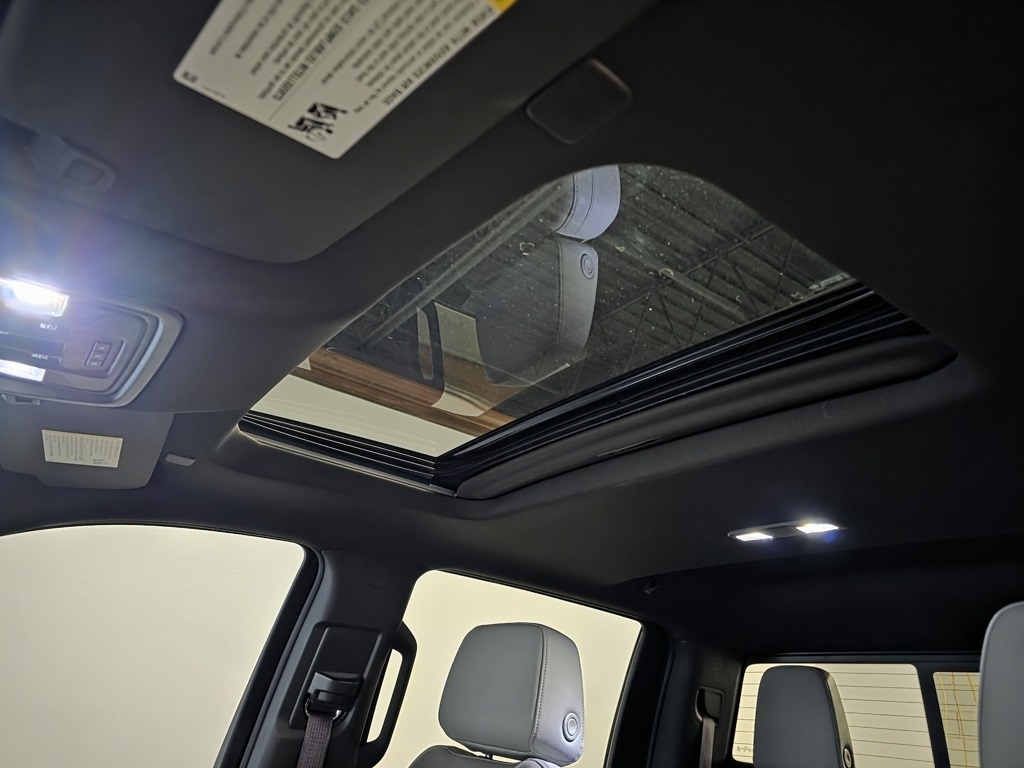 GMC Sierra 1500 SLT Crew Cab 4WD 2023