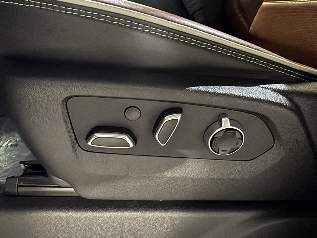 GMC Sierra 1500 Denali Ultimate Crew Cab 4WD 2025