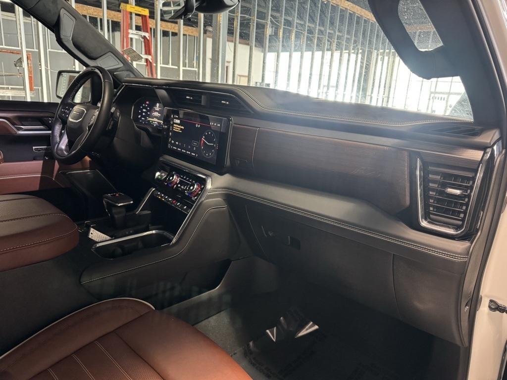 GMC Sierra 1500 Denali Ultimate Crew Cab 4WD 2025