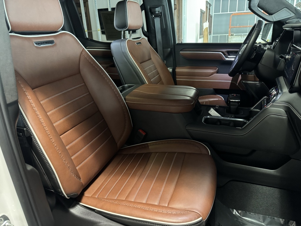 GMC Sierra 1500 Denali Ultimate Crew Cab 4WD 2025