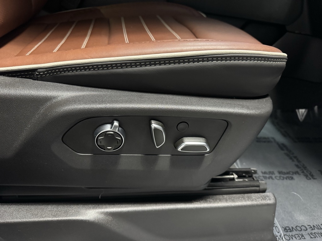 GMC Sierra 1500 Denali Ultimate Crew Cab 4WD 2025