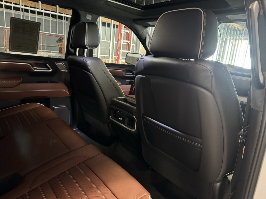 GMC Sierra 1500 Denali Ultimate Crew Cab 4WD 2025