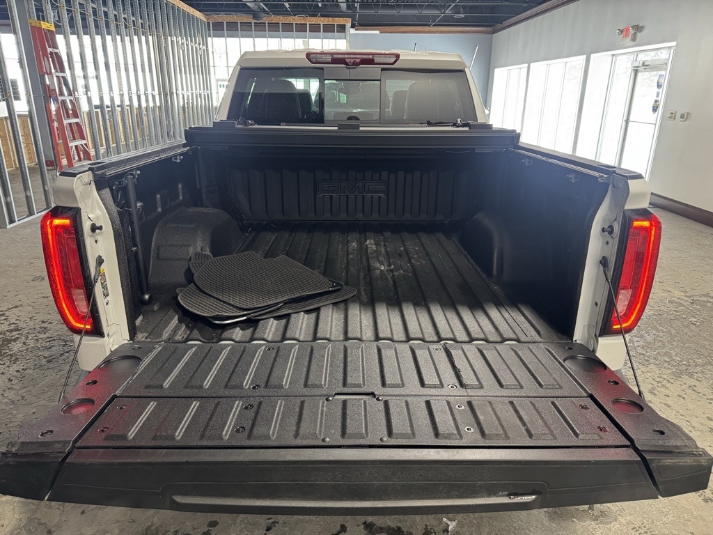 GMC Sierra 1500 Denali Ultimate Crew Cab 4WD 2025