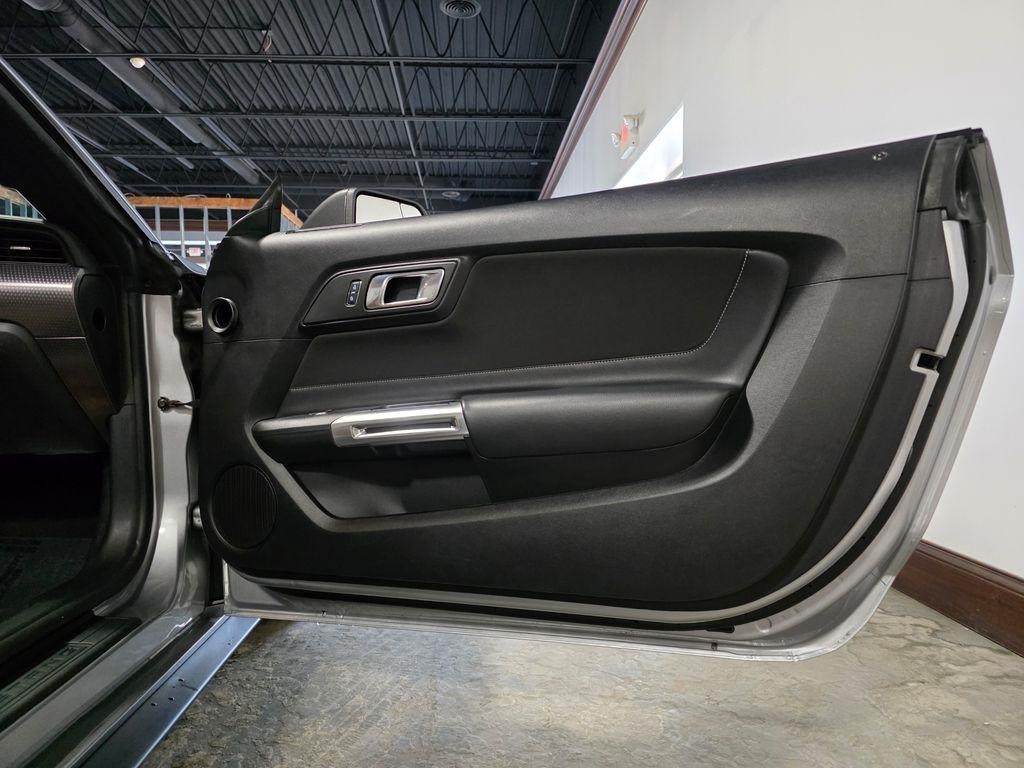 Ford Mustang EcoBoost Convertible 2020