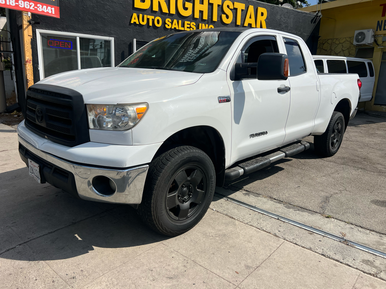 Toyota Tundra Tundra-Grade 5.7L Double Cab 4WD 2011