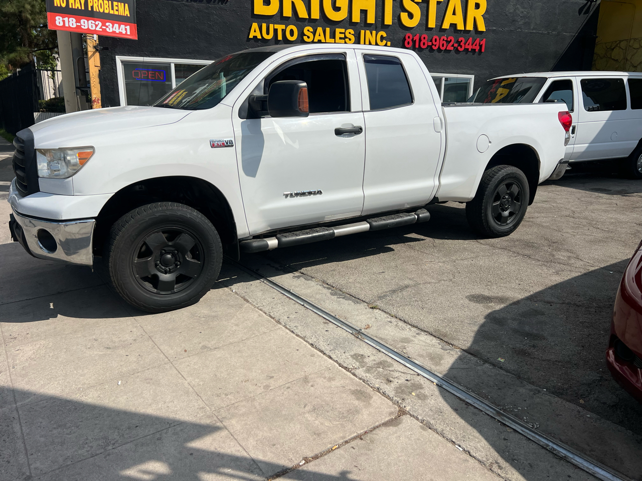 Toyota Tundra Tundra-Grade 5.7L Double Cab 4WD 2011
