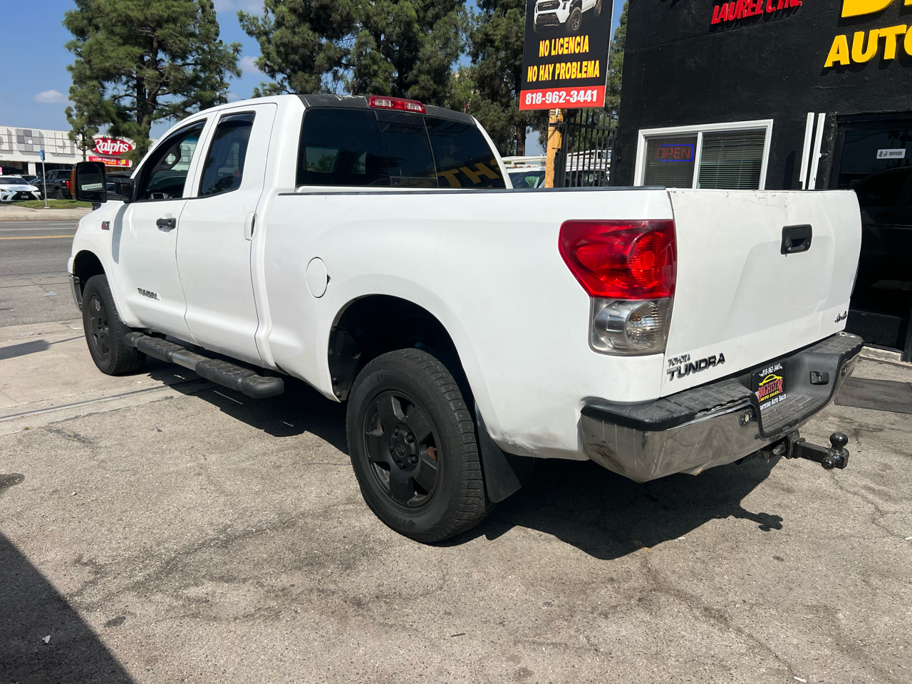 Toyota Tundra Tundra-Grade 5.7L Double Cab 4WD 2011