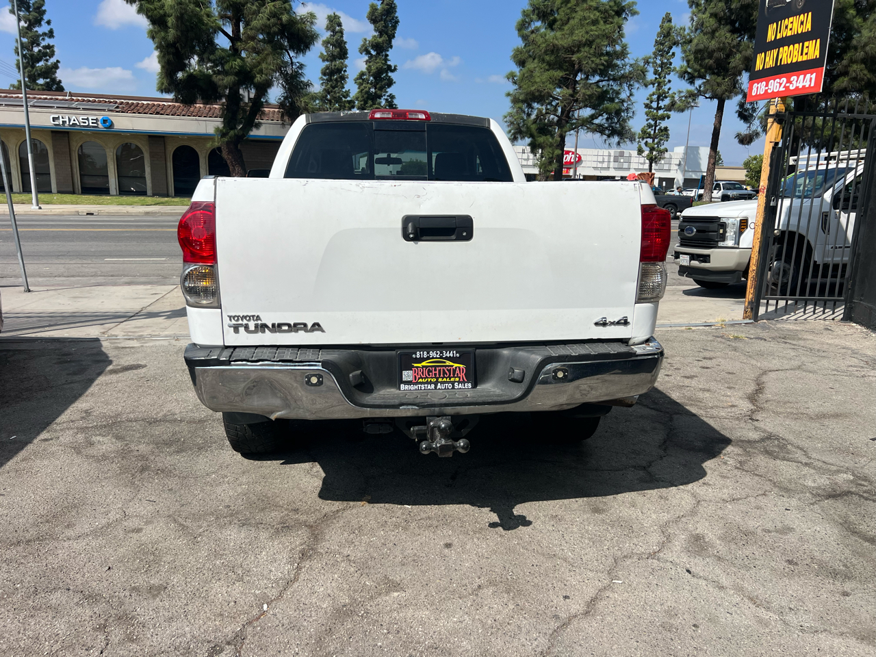 Toyota Tundra Tundra-Grade 5.7L Double Cab 4WD 2011