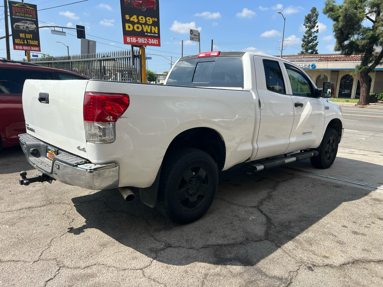 Toyota Tundra Tundra-Grade 5.7L Double Cab 4WD 2011