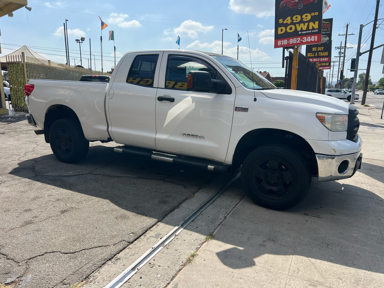 Toyota Tundra Tundra-Grade 5.7L Double Cab 4WD 2011
