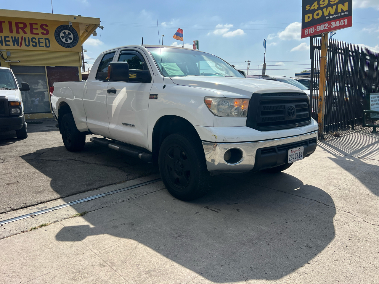 Toyota Tundra Tundra-Grade 5.7L Double Cab 4WD 2011