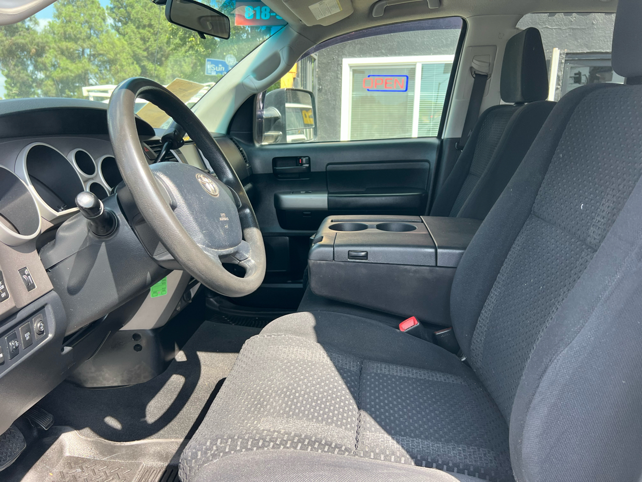 Toyota Tundra Tundra-Grade 5.7L Double Cab 4WD 2011