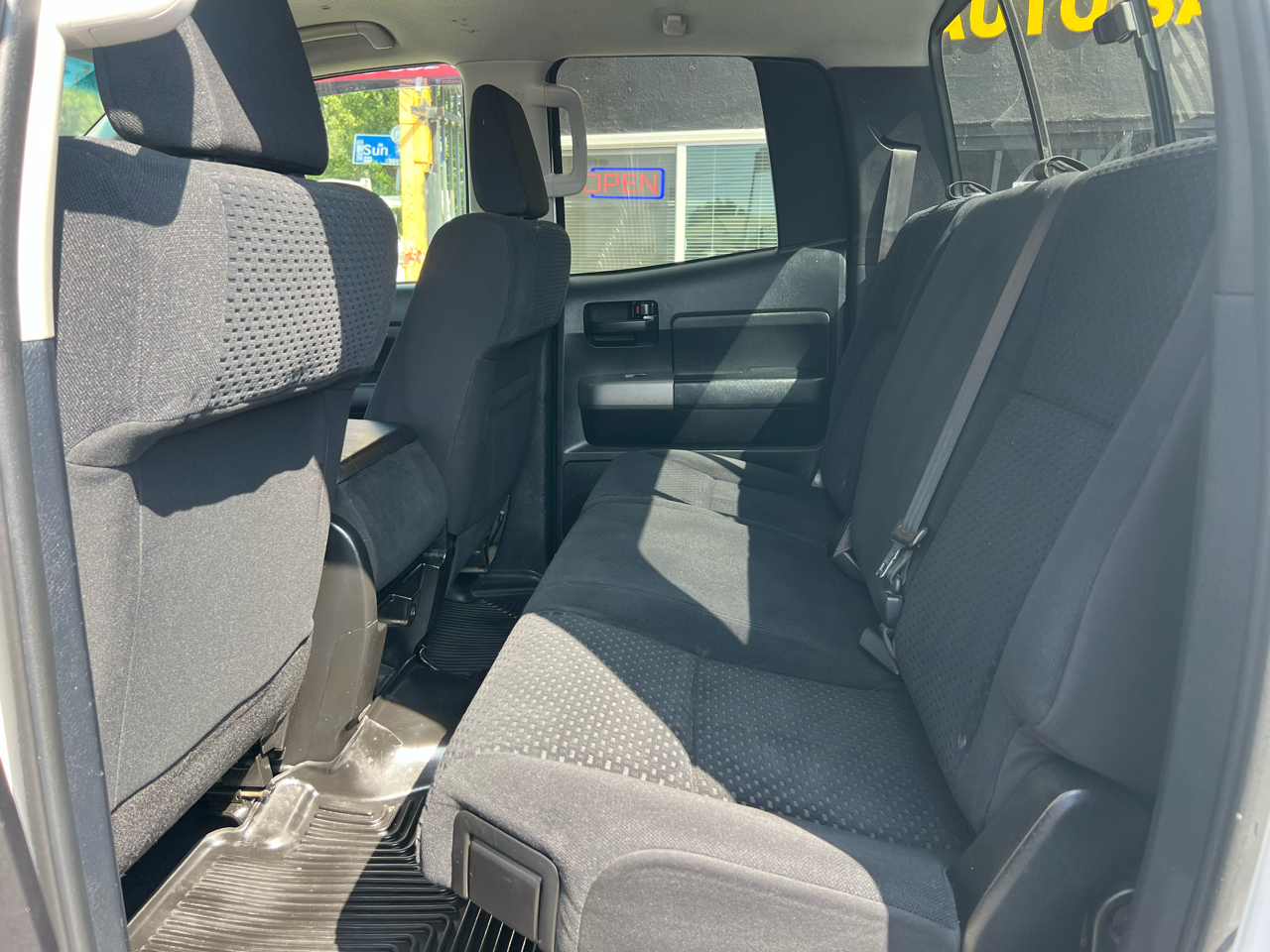 Toyota Tundra Tundra-Grade 5.7L Double Cab 4WD 2011