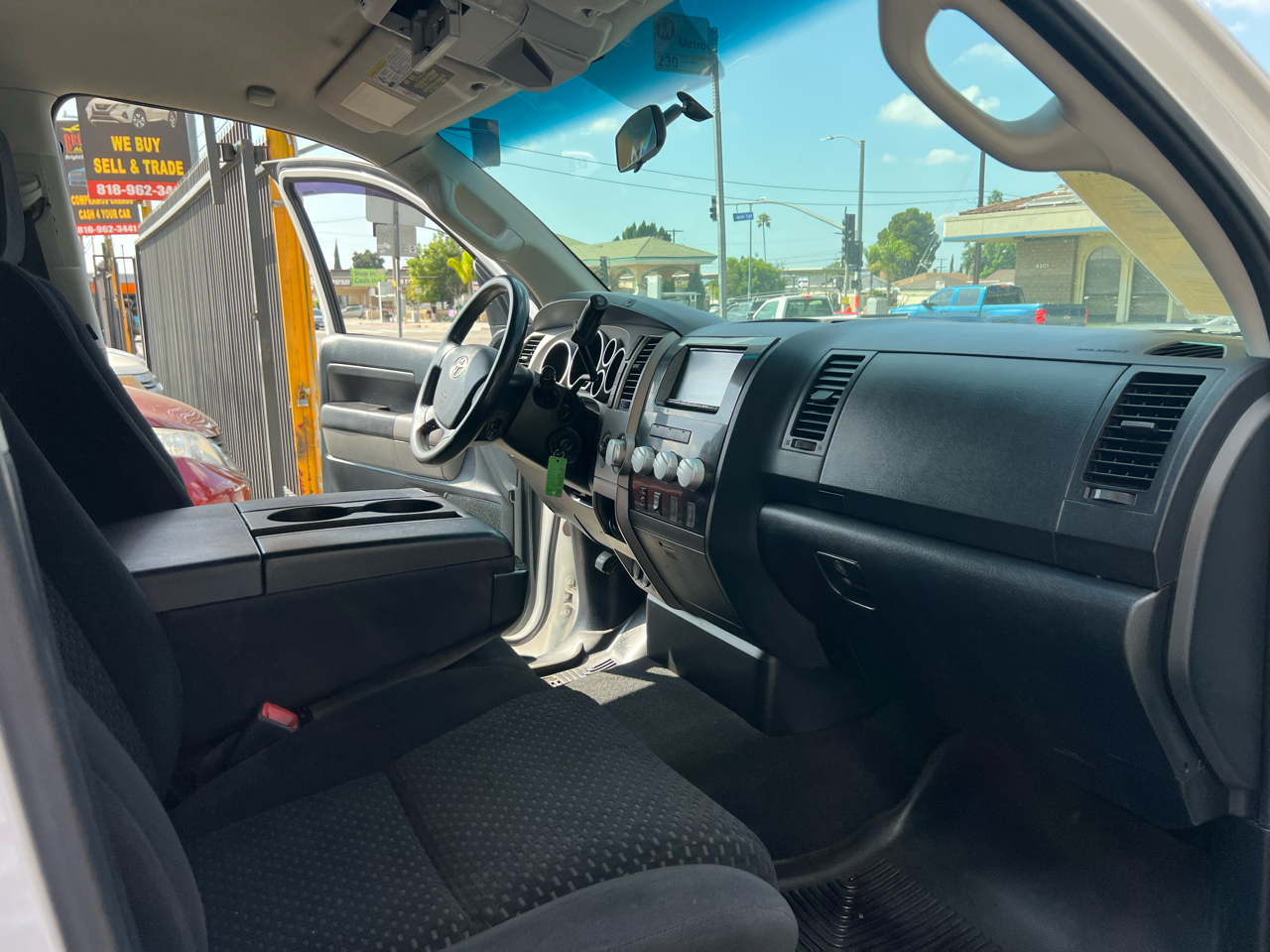 Toyota Tundra Tundra-Grade 5.7L Double Cab 4WD 2011