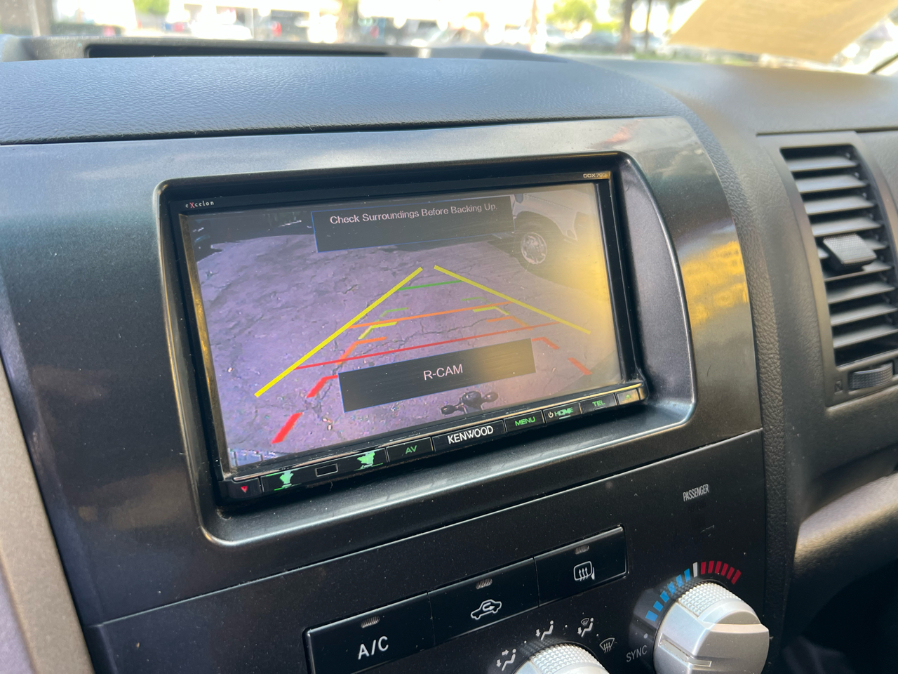 Toyota Tundra Tundra-Grade 5.7L Double Cab 4WD 2011