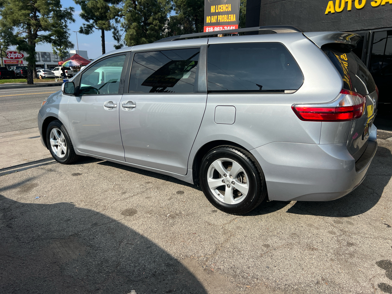 Toyota Sienna LE 8-Passenger 2017