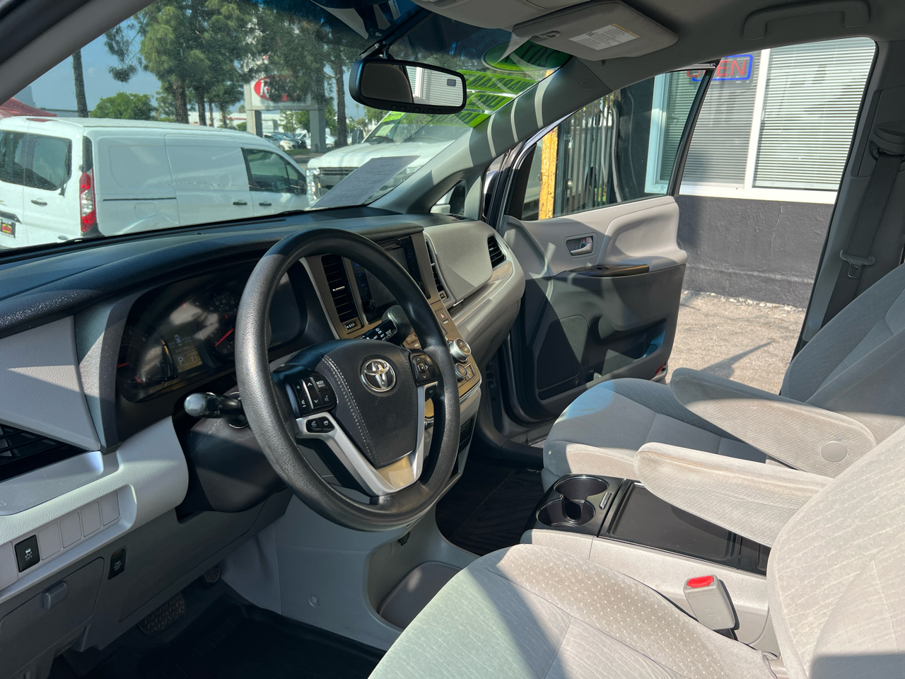 Toyota Sienna LE 8-Passenger 2017