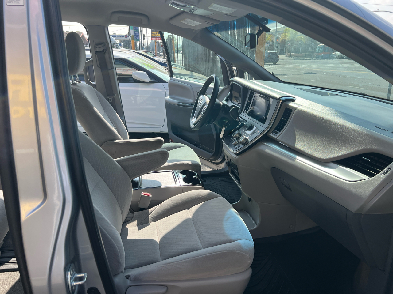 Toyota Sienna LE 8-Passenger 2017